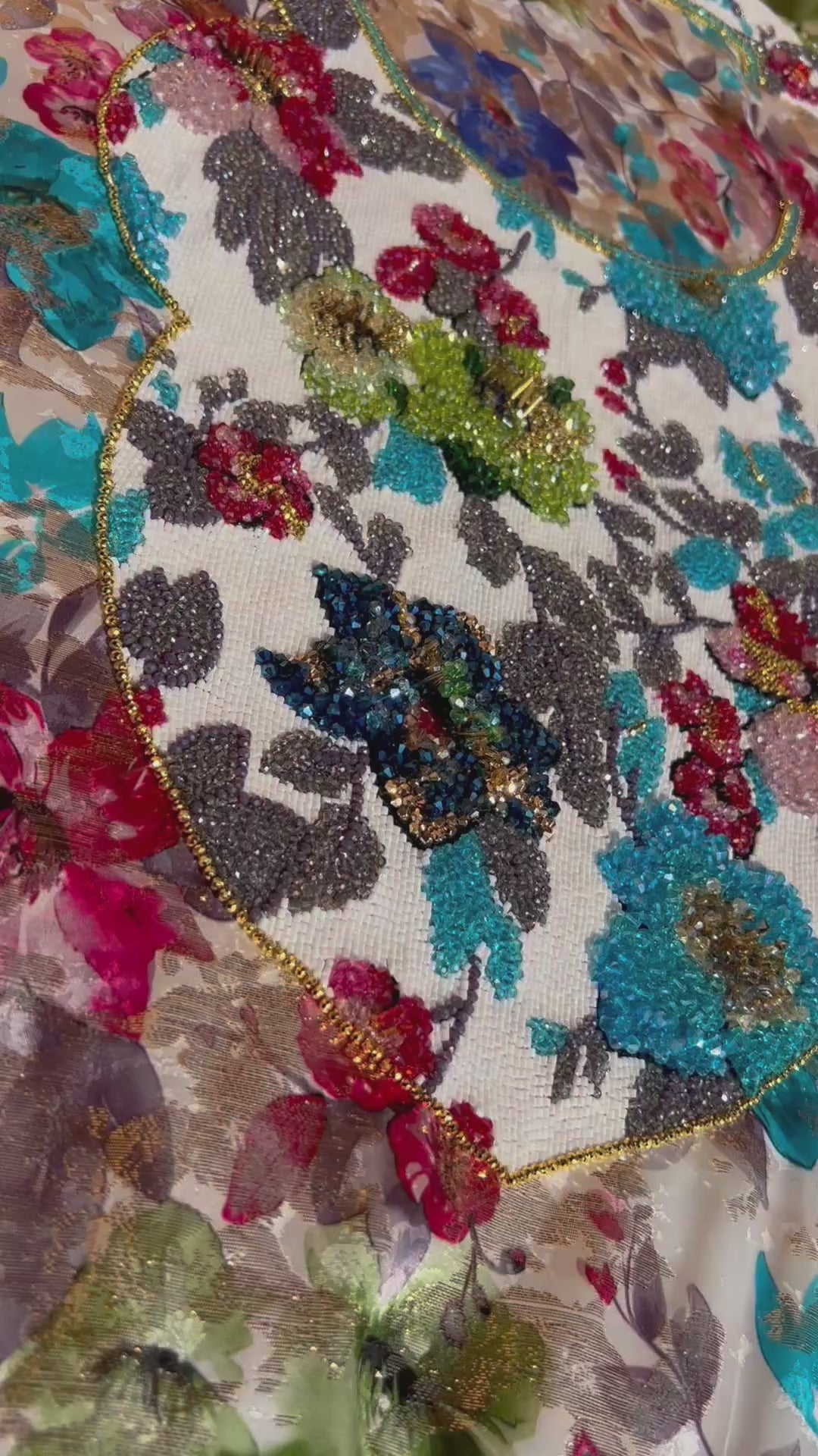 مخور حرير مطرّز بالشك اليدوي